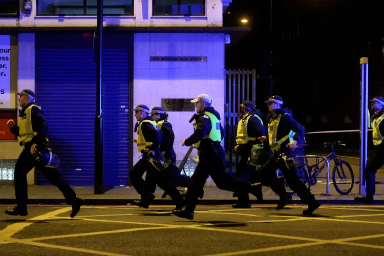 Polícia de Londres responde aos ataques terroristas do último sábado: os três homens responsáveis já foram identificados (Hannah McKay/Reuters)