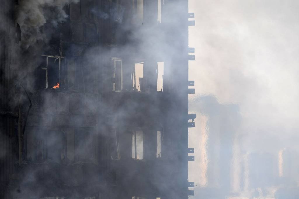 Alarme de incêndio não tocou em prédio de Londres, diz morador
