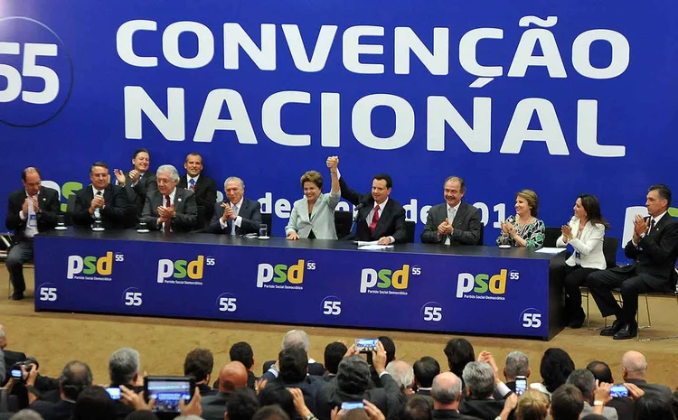 PSD: Dilma Rousseff e Gilberto Kassab na convenção do partido em junho de 2014, que definiu apoio nas eleições presidenciais; bancada na Câmara votou em peso pelo impeachment  / 