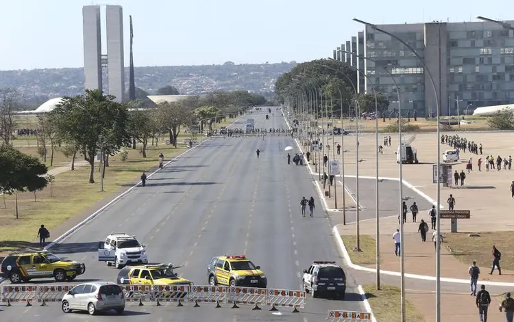 Preparação do protesto em Brasília: acesso fechado, mas poucos manifestantes (./Agência Brasil)