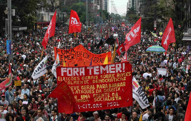 PROTESTO NA AVENIDA PAULISTA: quantas almas virtuosas não serão usadas pelo que há de menos íntegro na nossa sociedade? / REUTERS/Fernando Donasci