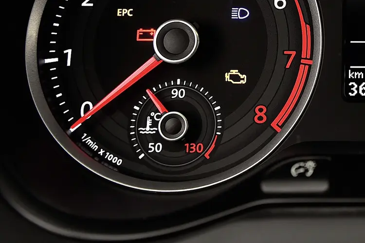 A Volkswagen ainda preserva o marcador de temperatura do arrefecimento. Na foto, o quadro de instrumentos do Gol (Marco de Bari/Quatro Rodas)