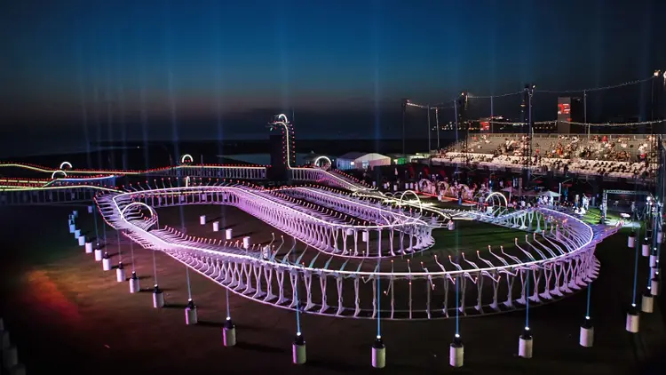 CORRIDA DE DRONE EM DUBAI: circuito iluminado por luzes de led / Divulgação