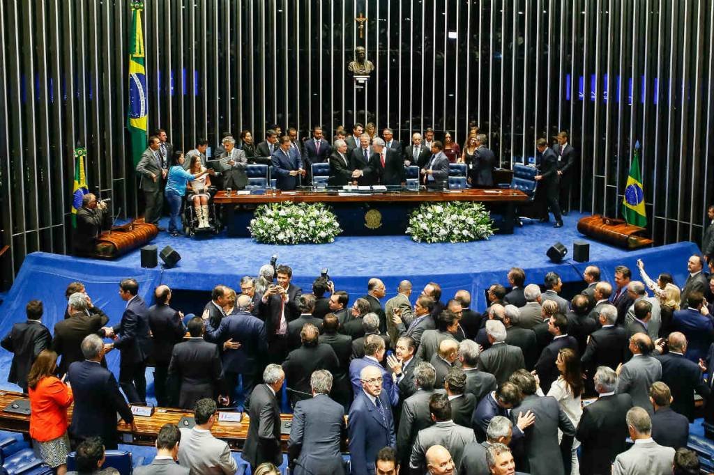 Um governo que nasce rachado