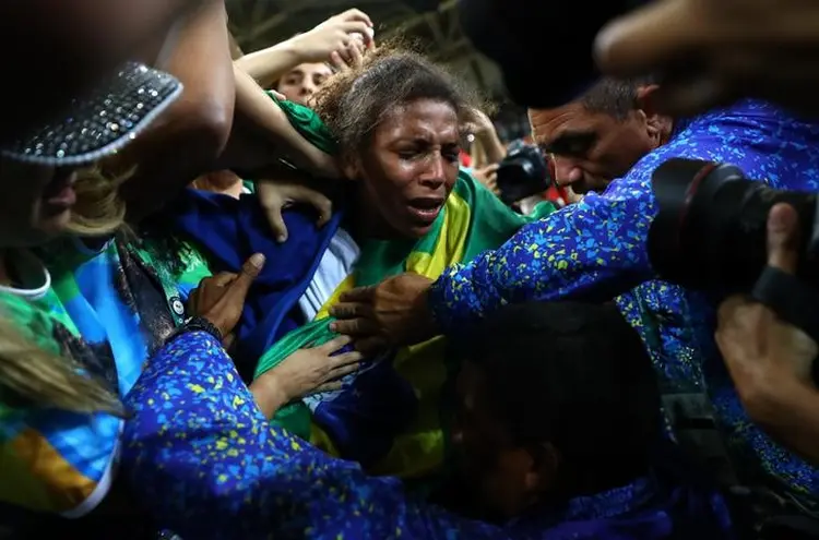 PRIMEIRO OURO: a judoca Rafaela Silva levou o primeiro lugar após vencer a líder do ranking mundial na categoria até 57kg / Kai Pfaffenbach / Reuters