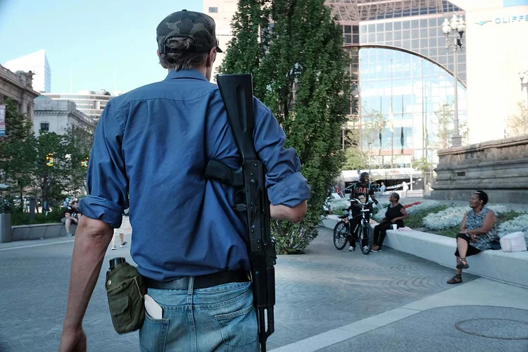 PROTESTO EM PROL DO PORTE DE ARMAS NOS EUA: 3% dos adultos detêm metade das armas em circulação no país   / Spencer Platt/Getty Images