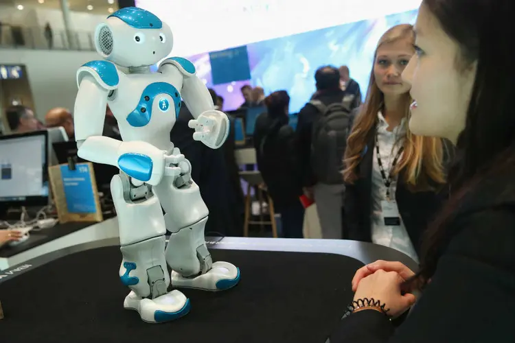 ROBÔ EM FEIRA DE TECNOLOGIA: afinal, quais os riscos de substituir a inteligência humana pela artificial?  / Sean Gallup/ Getty Images