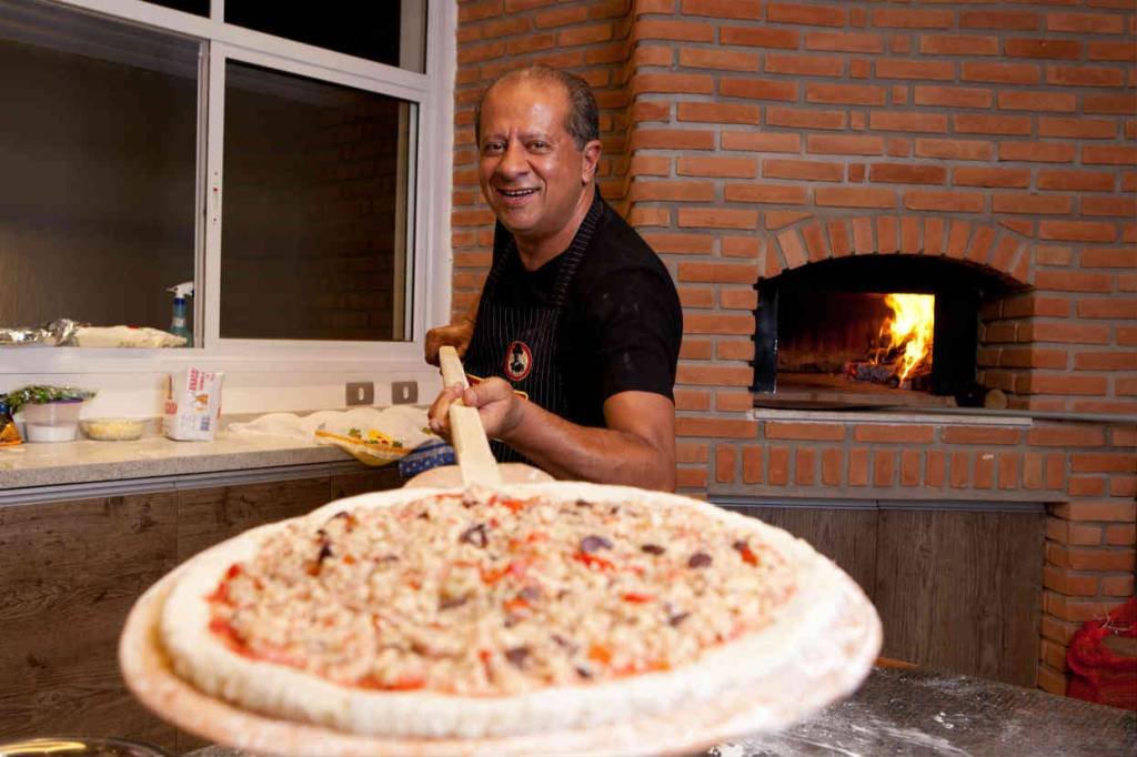 O rei das pizzas sente o calor