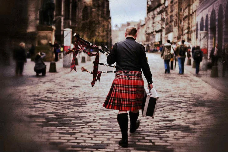 GAITEIRO EM EDIMBURGO: a Escócia já enfrenta oposição de Espanha e França para entrar por conta própria na União Europeia   / Jeff J Mitchell/Getty Images