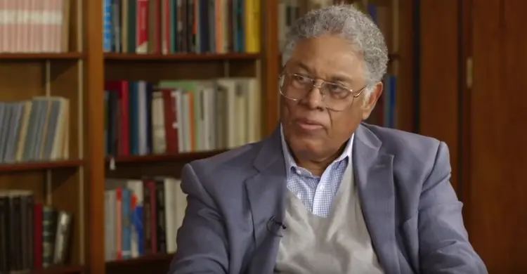 THOMAS SOWELL: para o economista americano, as ações afirmativas criam uma nova classe de favorecidos sem os efeitos sociais esperados / Reprodução/ Hoover Institution