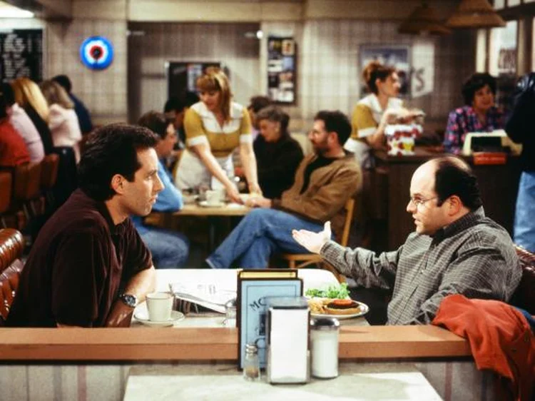 SEINFELD E O ACASO DO SUCESSO: o seriado tinha níveis de audiência precários até que, por algumas contingências de programação, passou a ser transmitido depois de Cheers / Reprodução