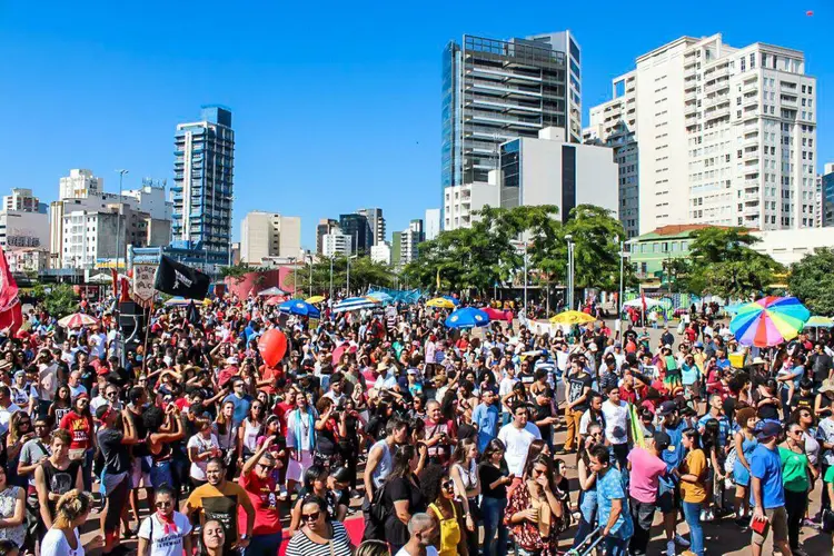 Ato DiretasJá, no Largo da Batata, zona oeste da cidade: artistas e integrantes de movimentos populares participaram do ato (Diretas Já/Divulgação)