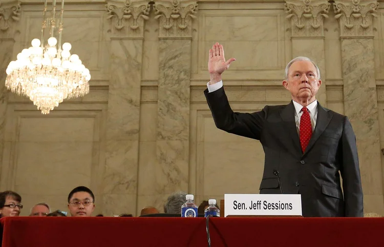 JEFF SESSIONS: indicado como procurador-geral por Donald Trump, senador se posicionou contra a prática de tortura conhecida como afogamento simulado  / Kevin Lamarque/ Reuters