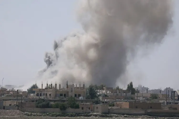 Síria: o Observatório Sírio de Direitos Humanos denunciou que os aviões utilizaram bombas de fósforo, proibidas internacionalmente (Rodi Said/Reuters)