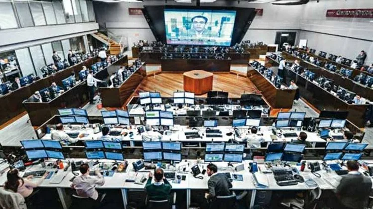 Ibovespa: índice voltou a oscilar, após iniciar a semana com alta de 1,76%, e as ações da Petrobras com valorização de 8,87% nas ações preferenciais (Germano Lüders/Reuters)