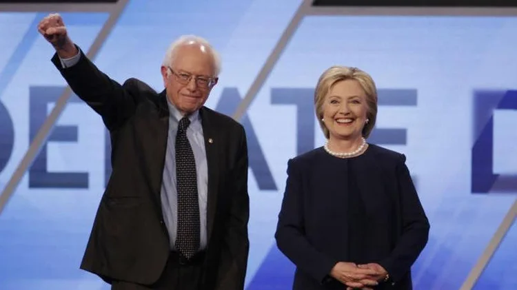 SANDERS E HILLARY: debate em Nova York poucos dias antes das prévias  / Carlo Allegri / Reuters