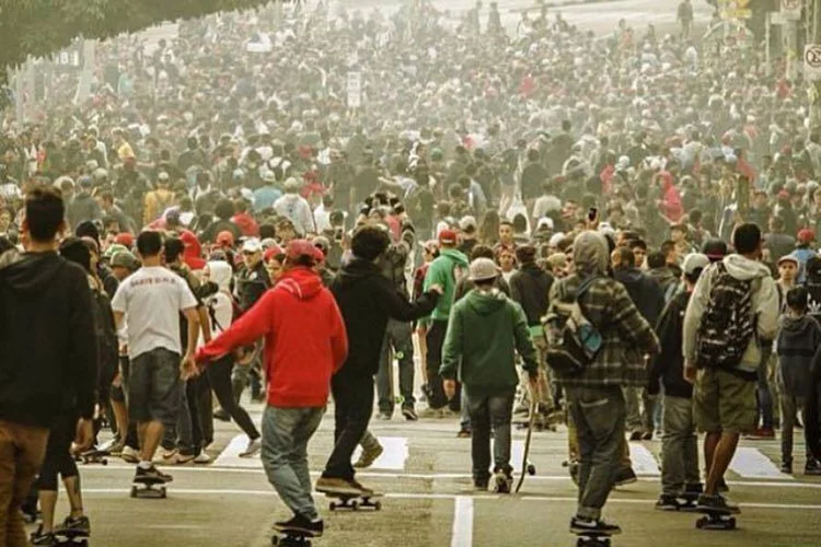 Go Skate Day: o atropelamento aconteceu no fim da manhã de domingo, quando os skatistas desciam a Rua Augusta em direção ao Vale do Anhangabaú (Go Skate Day/Facebook/Divulgação)