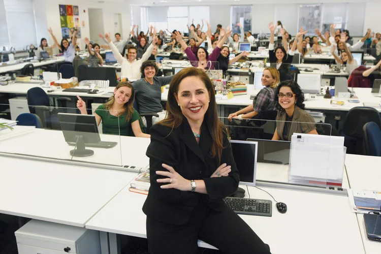 Sofia Esteves e equipe na DMRH: filha de imigrantes, ela cresceu na periferia da cidade e diz que empreendeu "por absoluta necessidade" (DMRH/Divulgação)
