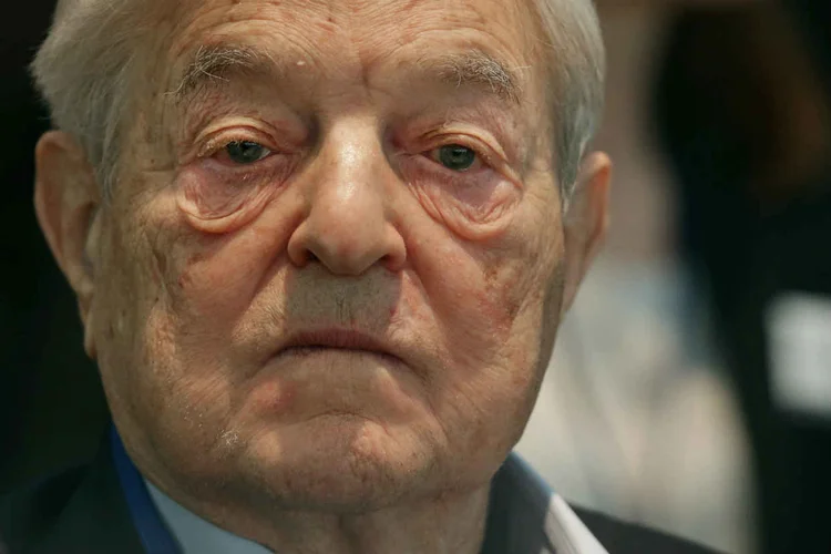 GEORGE SOROS: em 92, ele ganhou 1 bi com a queda da libra; agora, diz que pode acontecer de novo / Chip Somodevilla/ Getty Images