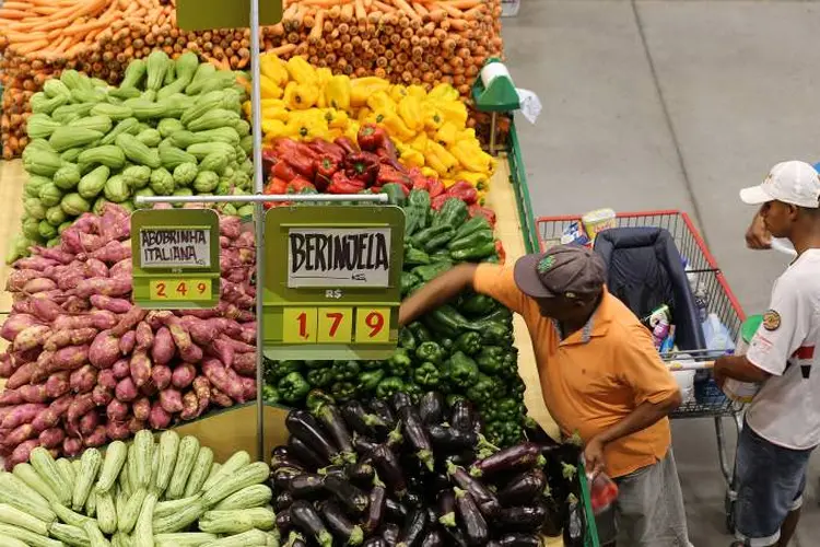 Preços: três capitais tiveram deflação depois de recuo na segunda semana de junho (Paulo Whitaker/Reuters)