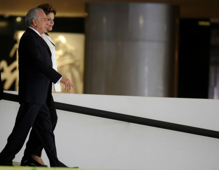 MICHEL TEMER E DILMA ROUSSEFF: incertezas que ainda marcam a votação do impeachment e o fim do período de interinidade do presidente em exercício com certeza fragilizam o apoio popular a Temer / AFP / Getty Images