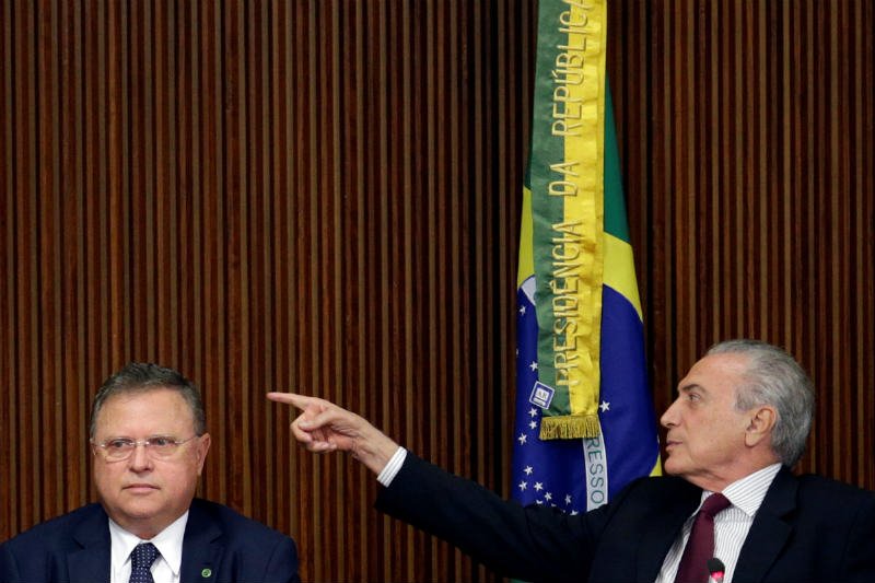 Ministros não exonerados também buscam votos pró-Temer