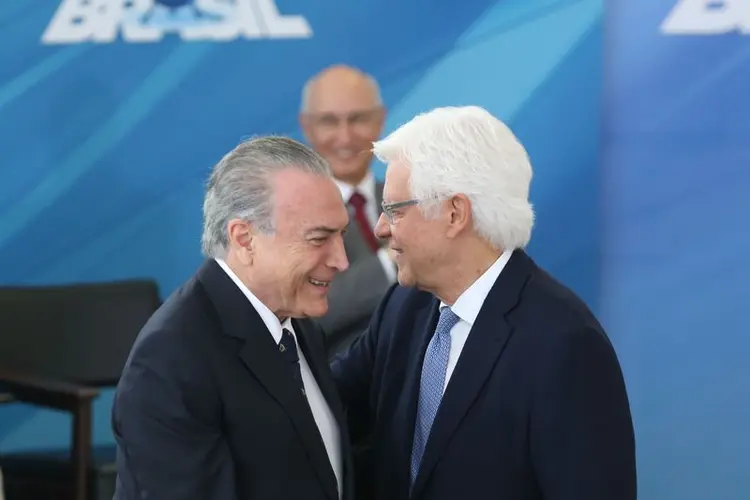 TEMER E FRANCO: o ministro, citado na Lava-Jato, fica no cargo por decisão do Supremo  / Antonio Cruz/ Agência Brasil