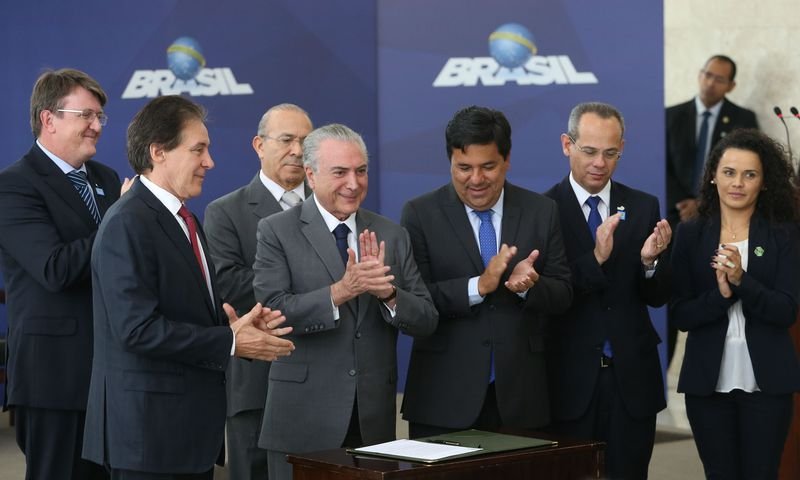 Anticorrupção travada; Delcídio fala&