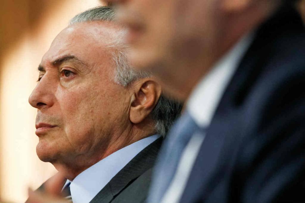 Machado implica Temer; Mais 20 na lista&