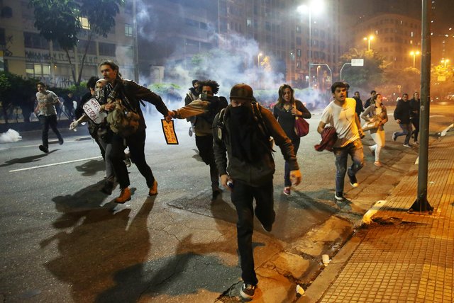 MANIFESTAÇÕES: Justiça proibiu o uso de gás lacrimogênio e bala de borracha contra manifestantes / Nacho Doce/ Reuters