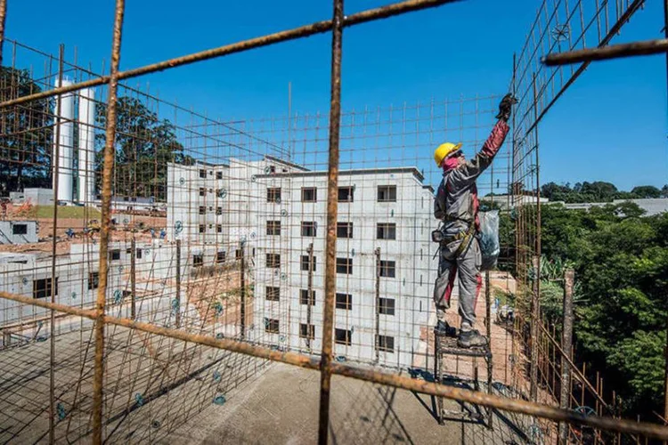 CONSTRUTORAS: apesar de alta na bolsa, companhias estão muito longe de seu melhor momento  / Germano Luders/ Exame