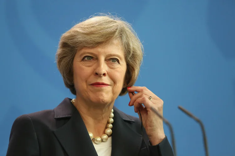 THERESA MAY, PRIMEIRA-MINISTRA DO REINO UNIDO: na Inglaterra, os dois maiores partidos políticos hoje estão em frangalhos, e quem provavelmente mais ganha com isso é um certo tipo de Trump britânico  / Adam Berry / Getty Images