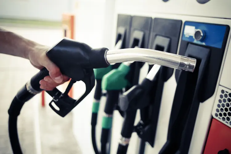 Combustível: preços do diesel deve recuar em 0,7 por cento e os da gasolina em 1,5 por cento nas refinarias (foto/Thinkstock)