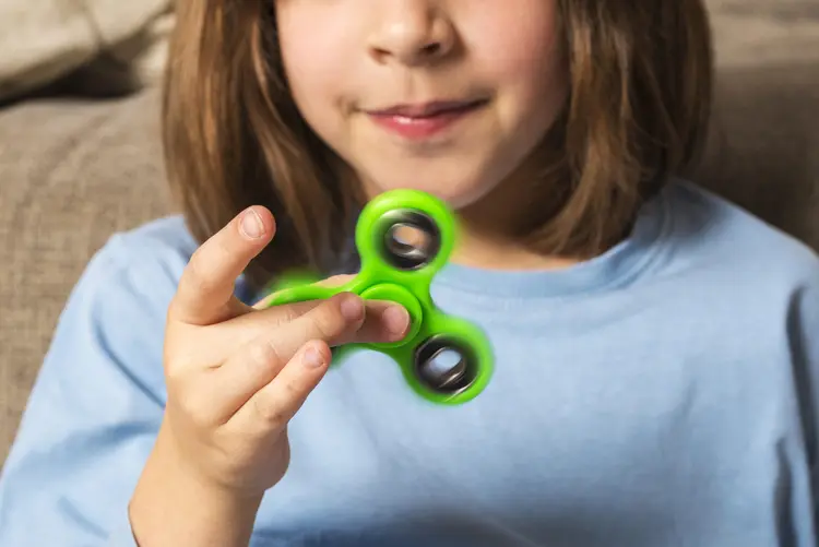 Hand spinner: relatos no exterior narram acidentes envolvendo o produto (J2R/Thinkstock)