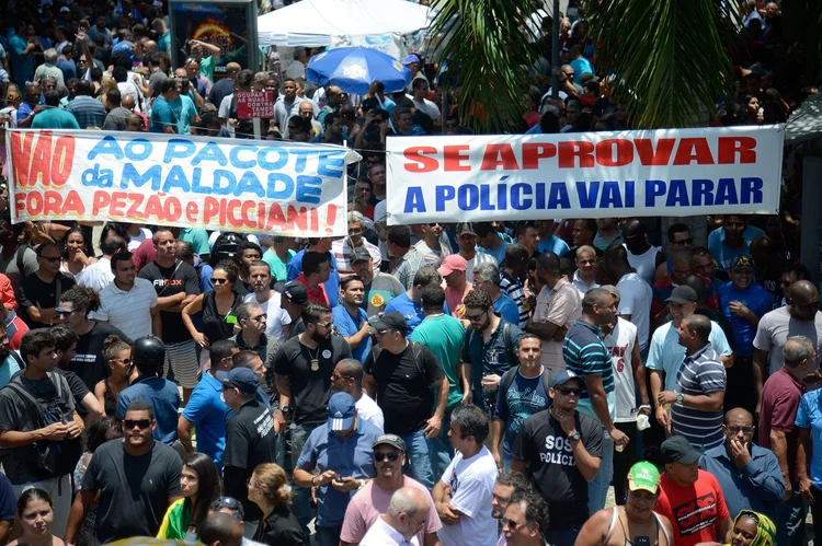 Protesto de servidores no Rio: as perspectivas são bastante ruins para os servidores públicos (Tânia Rego/Agência Brasil)