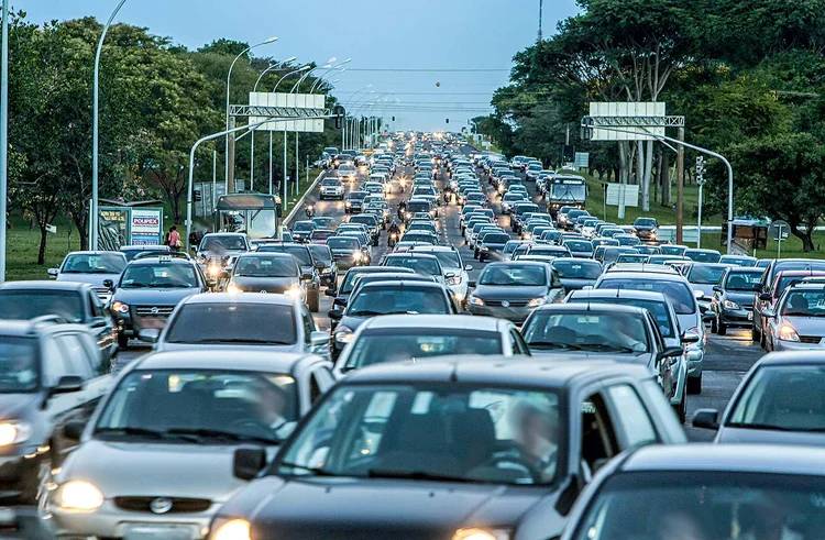 Veículos: volume de financiamento concedido pelo sistema financeiro para compra de veículos no Brasil somou 18,1 bilhões de reais nos primeiros dois meses de 2018 (Joedson Alves/Reprodução)