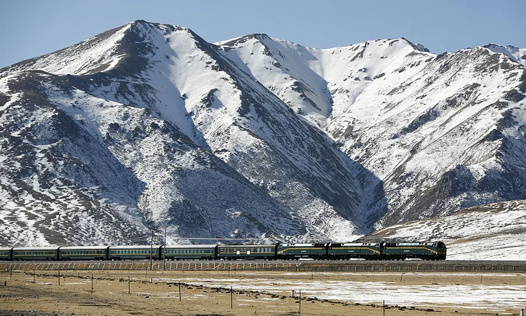 ESTRADO DE FERRO QINGHAI-TIBET: anúncio chinês de investimento de 115 bilhões de dólares para expansão da linha férrea disparou ações vinculadas a commodities no Ibovespa / China Photos/Getty Images