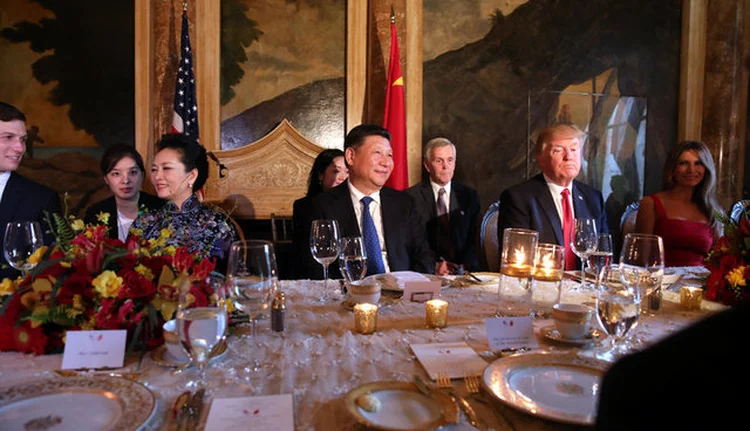 XI E TRUMP EM JANTAR NESTA QUINTA-FEIRA: o encontro segue hoje na Flórida, mas a agenda de debates sofreu uma reviravolta  / Carlos Barria/ Reuters