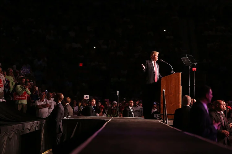 TRUMP NA FLÓRIDA: ele se aproxima de Hillary nas pesquisas às vésperas do primeiro debate entre os dois  / Joe Raedle/Getty Images