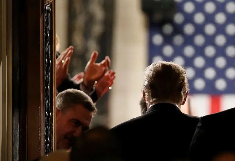 TRUMP CHEGA PARA DISCURSO NO CONGRESSO: os mercados estão apostando que o governo Trump é arriscado, mas não incerto / Joshua Roberts/ Reuters