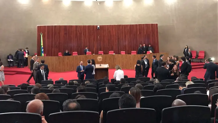TSE: ministros tomam seus assentos poucos minutos antes do início da sessão que pode cassar a chapa de Dilma-Temer / Raphael Martins/EXAME Hoje