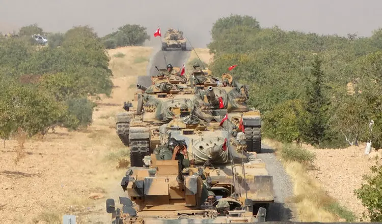 TURQUIA: tropas do exército turco a caminho da Síria, em meio a debates sobre um cessar-fogo / Revolutionary Forces of Syria Media Office/ Reuters