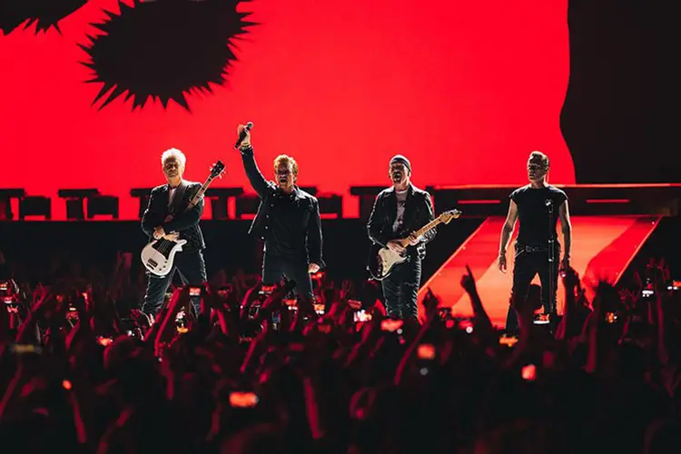 U2: os ingressos variavam de R$ 130 (meia-entrada para a arquibancada 2) a R$ 900 (inteira para o setor de cadeias superiores 1 e 2) (U2/Divulgação)
