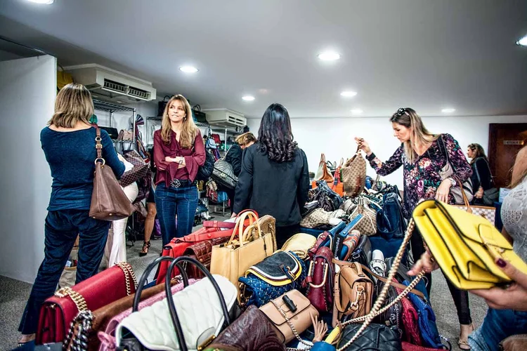 VENDA DE BOLSAS USADAS EM SÃO PAULO: há mais sites especializados em revenda / Andre Lessa