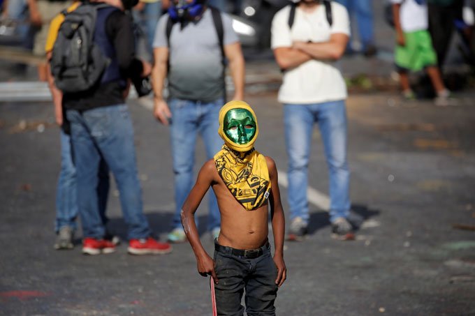 Maduro denunciará ao Papa "uso de crianças" em protestos