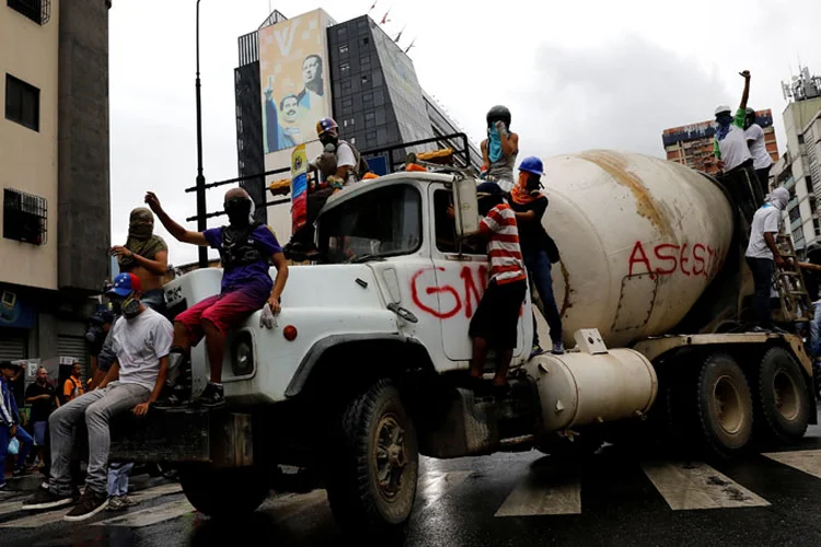 Protestos na Venezuela: a MUD convocou para esta quinta-feira uma "marcha noturna" (Carlos Garcia Rawlins/Reuters)