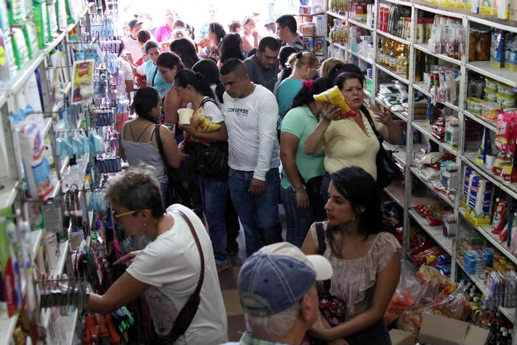 SUPERMERCADO EM CÚCUTA: situação venezuelana é um misto de Berlim em 89 com a Coreia do Norte dos dias de hoje  / Manuel Hernandez/ Reuters