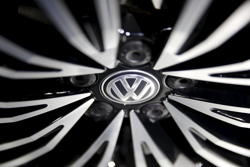 Após escândalo, Volkswagen promete parar com testes de fumaça em animais