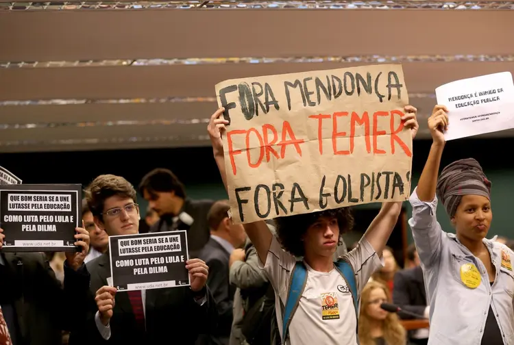 PROTESTO: pós-graduação gratuita é um investimento social regressivo na renda / Wilson Dias / Agência Brasil