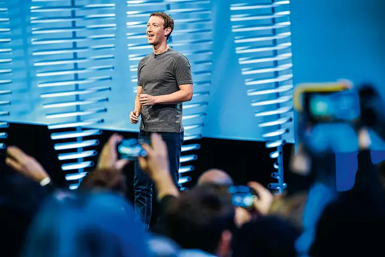 MARK ZUCKERBERG: Facebook anunciou a integração de chats inteligentes à rede social / Michael Short/Bloomberg